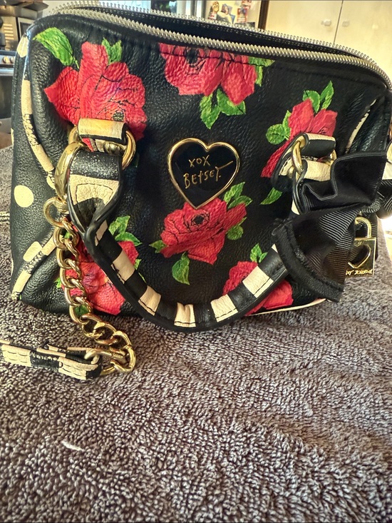 Betsey Johnson Handbags - Betsey Johnson Black Floral Heart Satchel